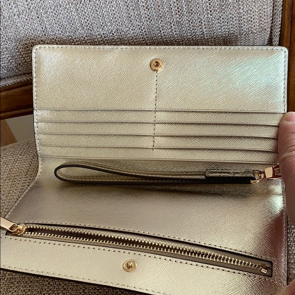 Tory Burch Emerson Slim Wristlet Envelope Wallet - Picture 2 of 11